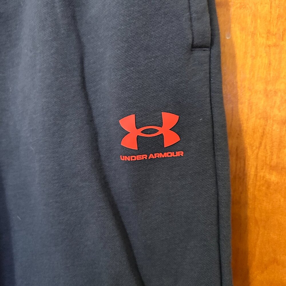 Youth XL Under Armour Sweats - Picture 2 of 3